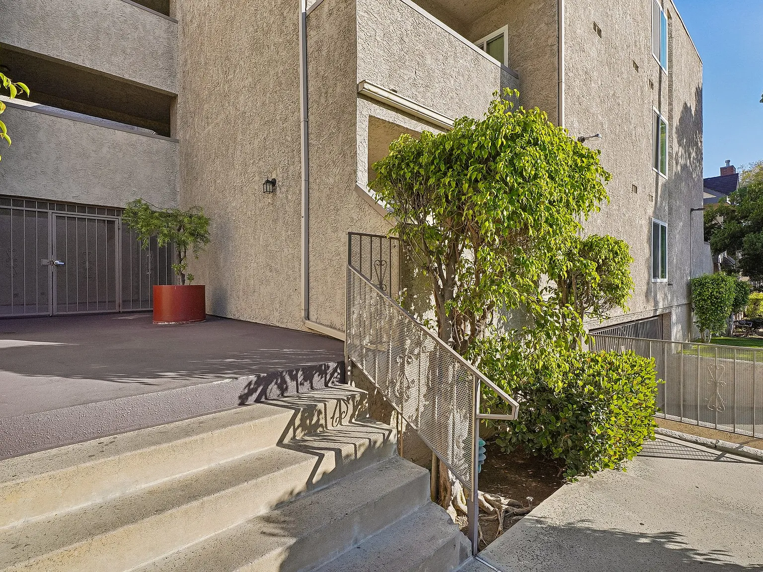 1030 Winchester — Photo 3