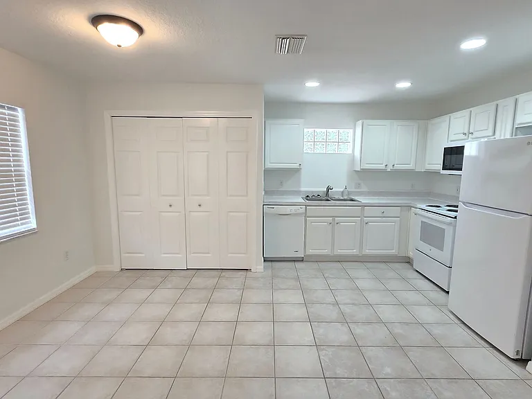 1820 Marcia St — Photo 7