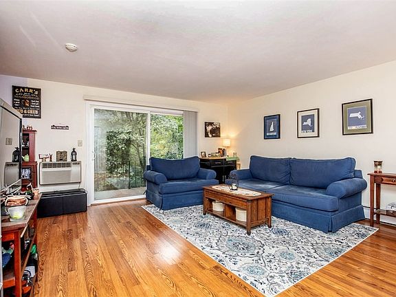 2nd image of 40 Edgelawn Ave APT 3