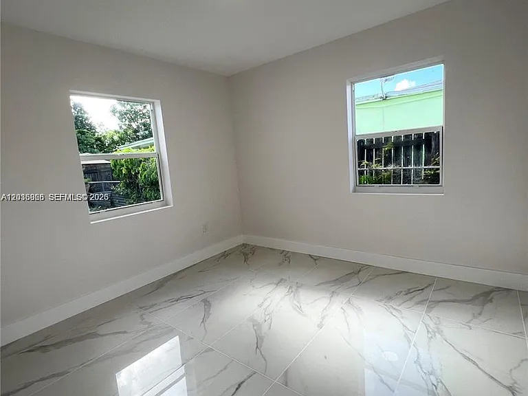 31 SW 67th Ct — Photo 5