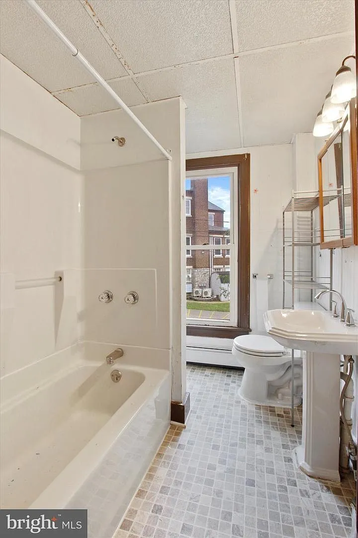 28 N Lehman St — Photo 4