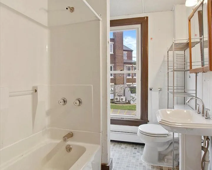 28 N Lehman St — Photo 4