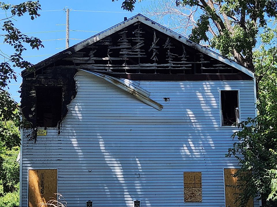 2nd image of 951-953 N Sherman Dr