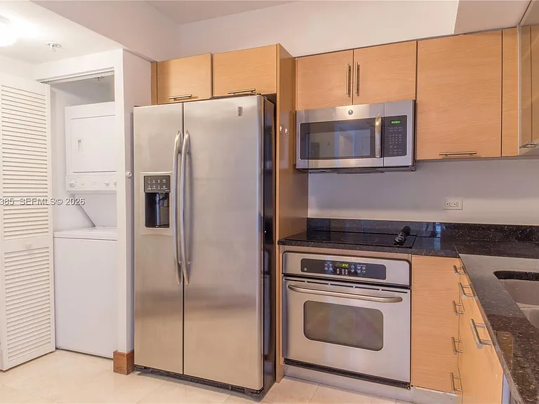 31 SE 5th St #1208 — Photo 5