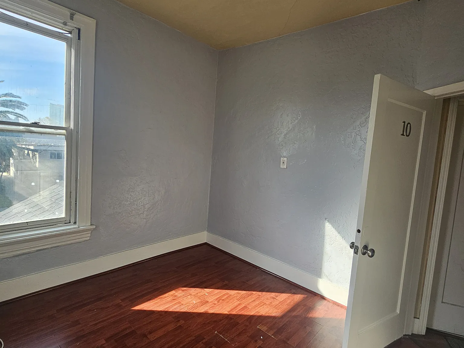 468 S 6th St — Photo 2