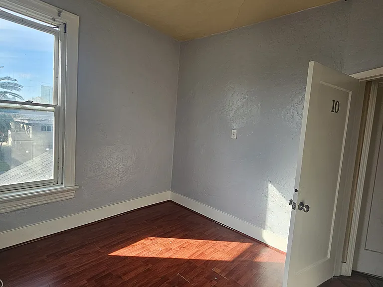 468 S 6th St #10 — Photo 2