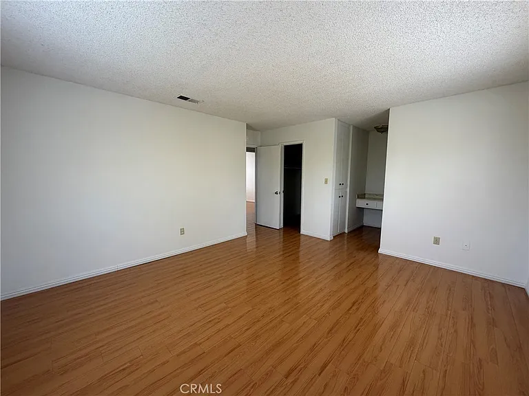 411 S Orange Ave — Photo 8