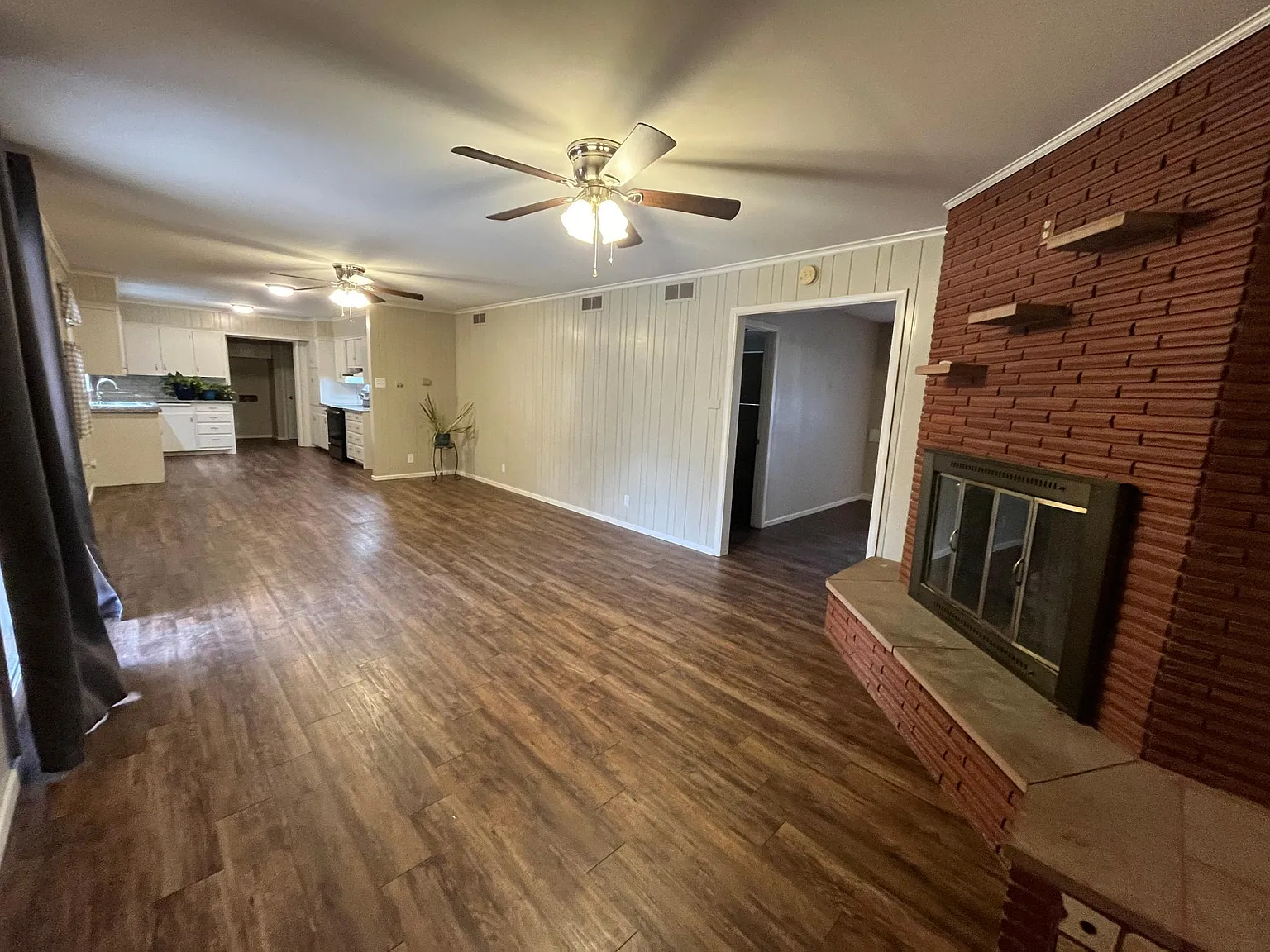 4 bed, 2088 sqft, $2,300 — Photo 4