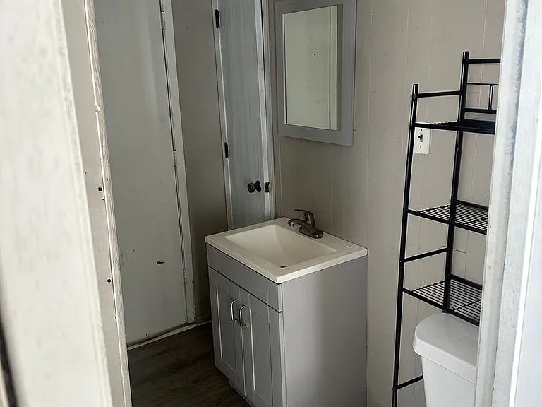 910 S Jackson Ave — Photo 5