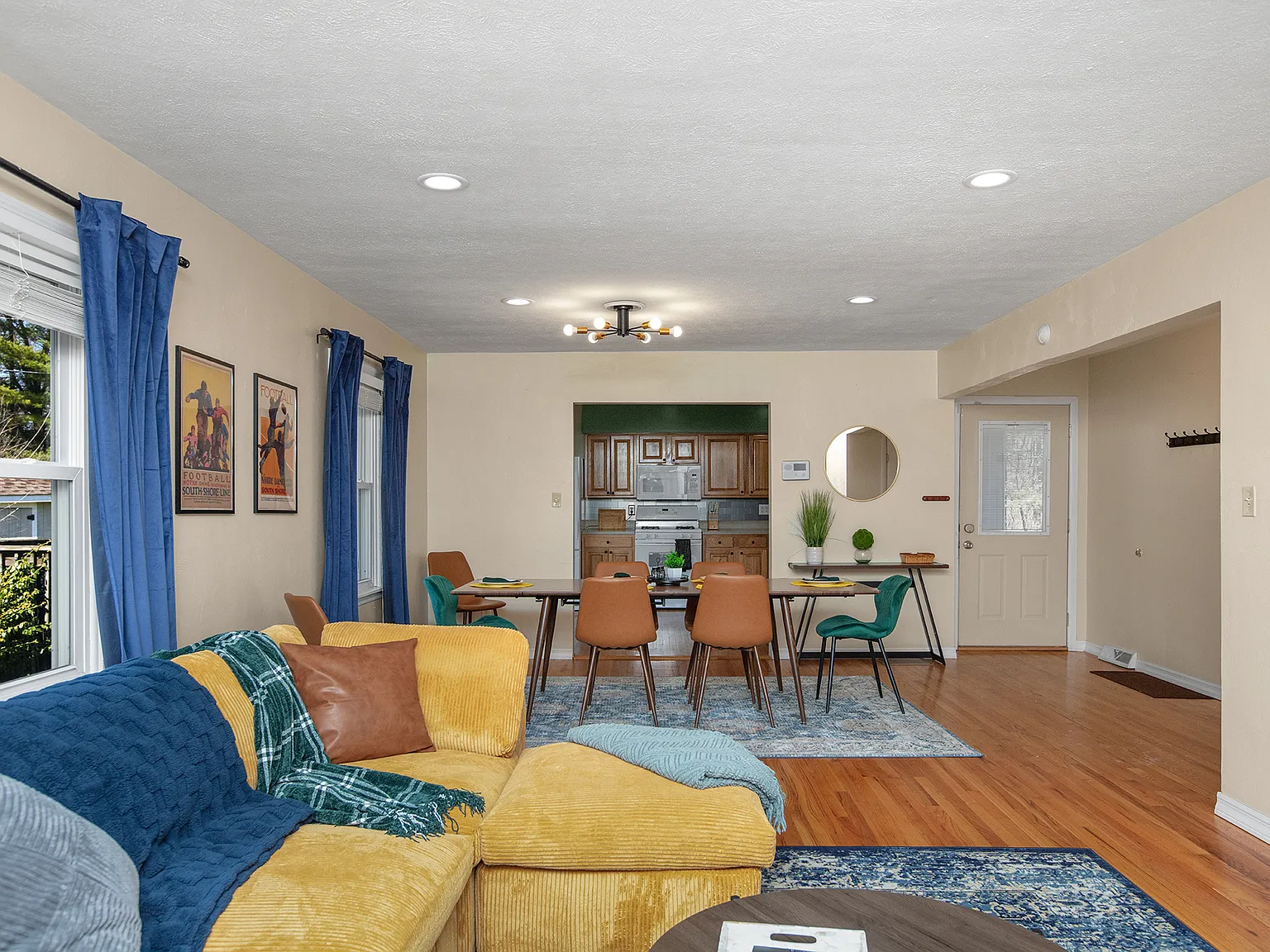 3 bed, 1996 sqft, $3,700 — Photo 2