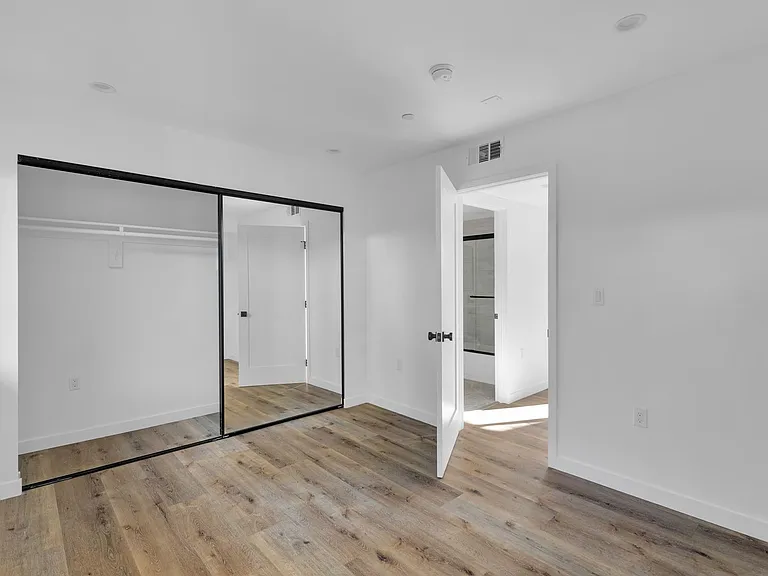 Best Priced Luxury 4 & 5 Bed Townhomes in Mid-City! — Photo 16