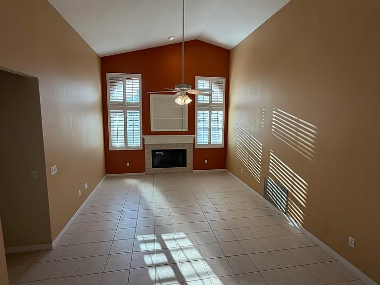 745 Silverwood Dr — Photo 3