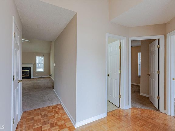 3rd image of 226 Preston Cir