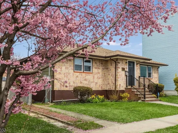 81 Burnett Ave, Maplewood Twp., NJ 07040