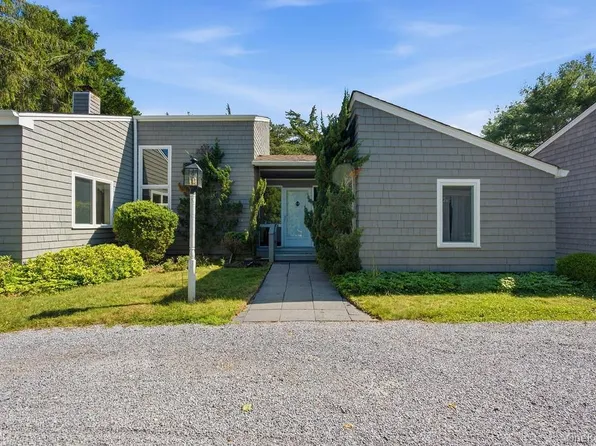 7 Tuthill Ln, Remsenburg, NY 11960
