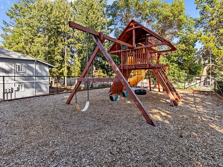 Evergreen Park Apartments in Olympia! — Photo 17