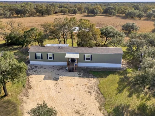 441 Private Road 1065, Hallettsville, TX 77964
