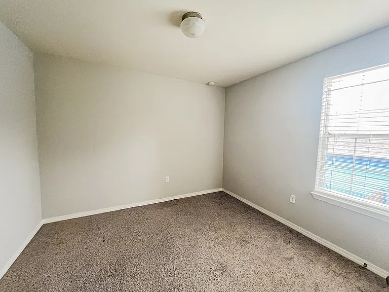 122 Peoria Blvd — Photo 11