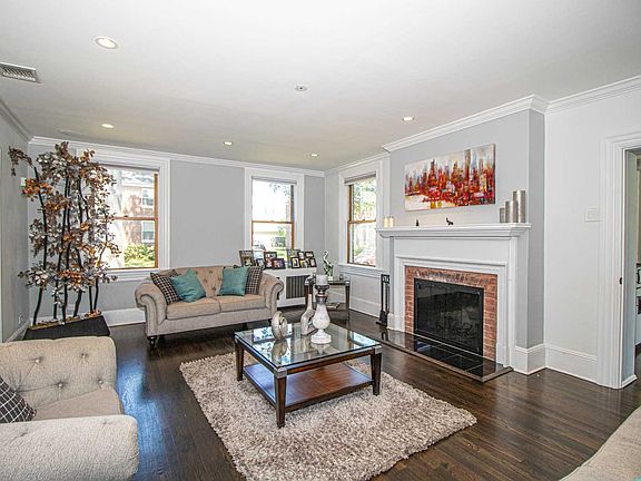 5th image of 319 Ellington Ave E