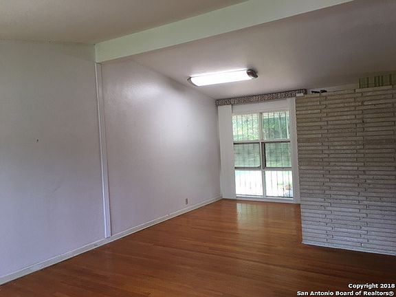 5th image of 455 Gilbert Ln