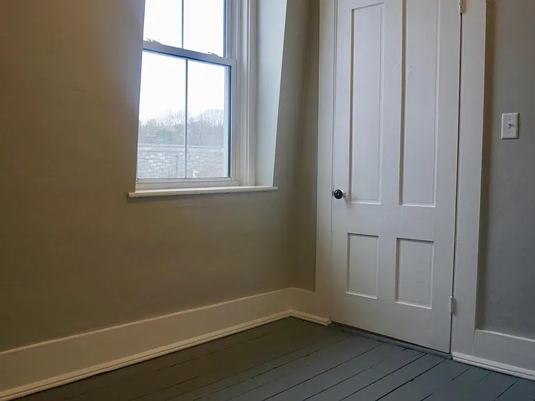678A Maplewood Ave — Photo 13