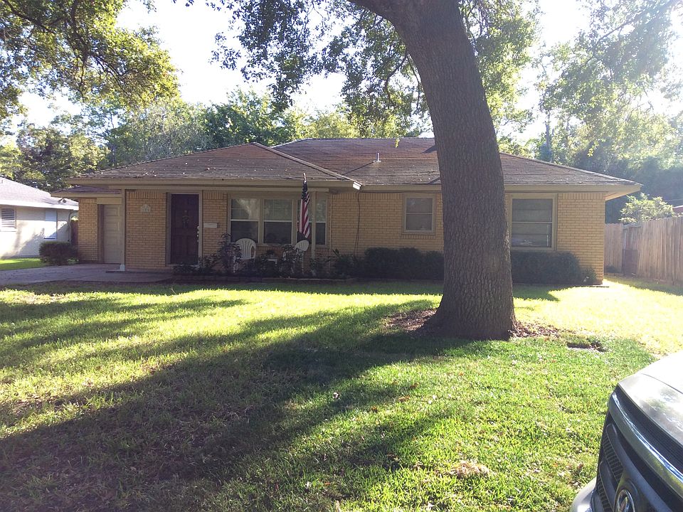 1st image of 106 S Pin Oak Dr