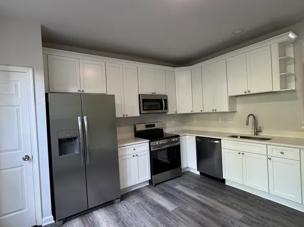 2575 Chase Wellesley Dr, Herndon, VA 20171
