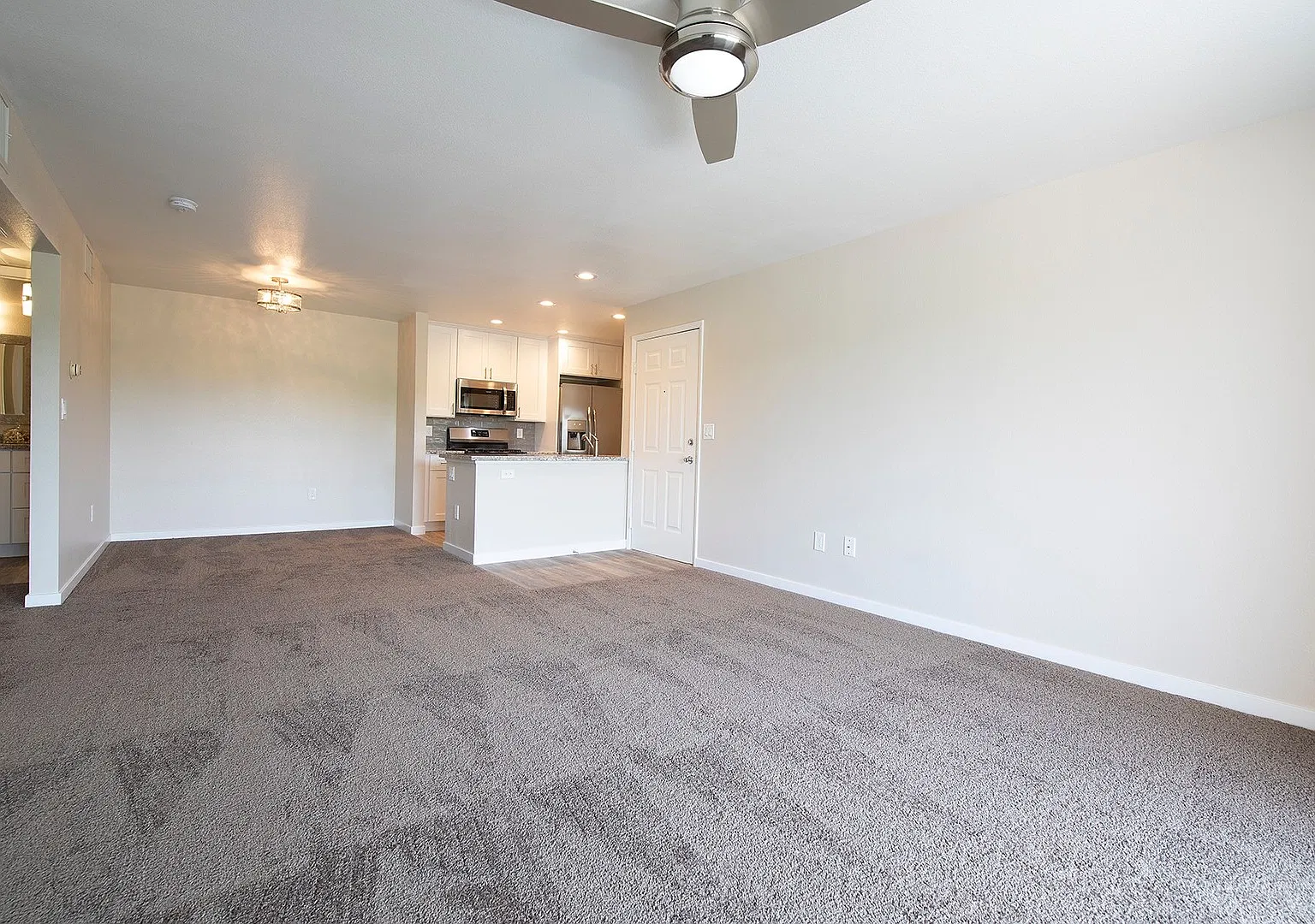 Summerlin Upgraded 1 bedroom Condo w/ a View — Photo 3