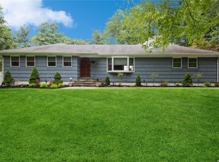 41 New Mill Rd, Smithtown, NY 11787