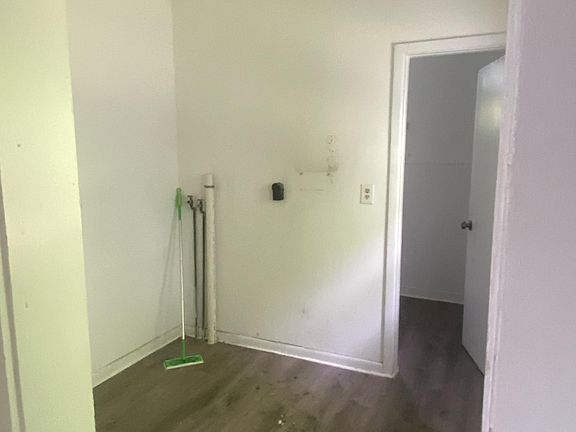 3rd image of 146 Pleasant Street Ext