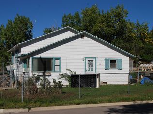 406 Grove Ave, Newcastle, WY 82701