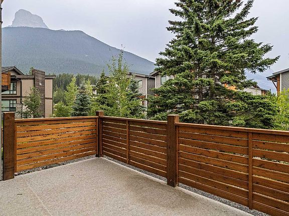 5th image of 401 E Stewart Creek Clos