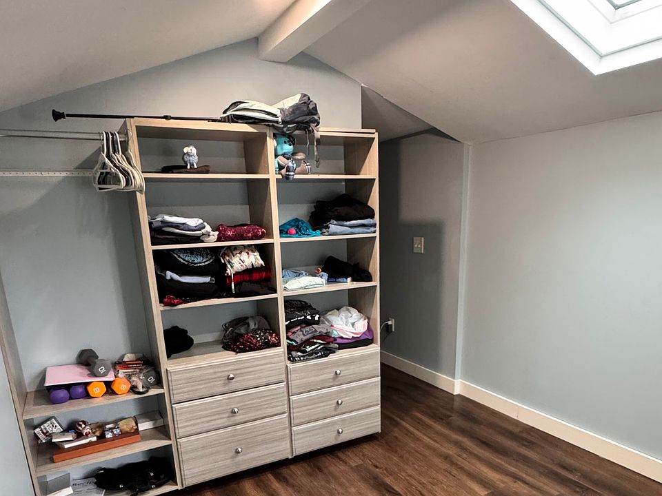 1st image of 18 Oak Ridge Dr Floor 2