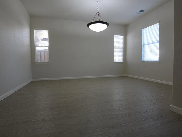 811 Ellerbrook St — Photo 17