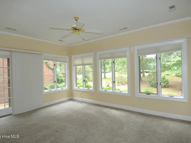 1113 Devonshire Dr — Photo 20