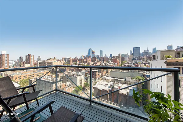 Sold by Sotheby's International Realty | media 19