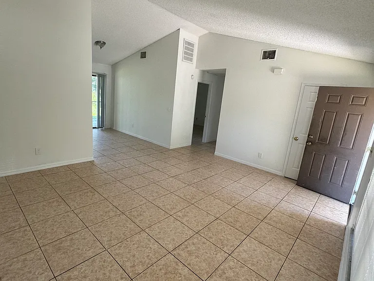 578 Imperial Pl — Photo 5