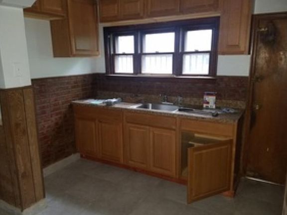 5th image of 2825 W Montgomery Ave