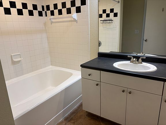 5th image of 2421 W Horatio St Unit 832
