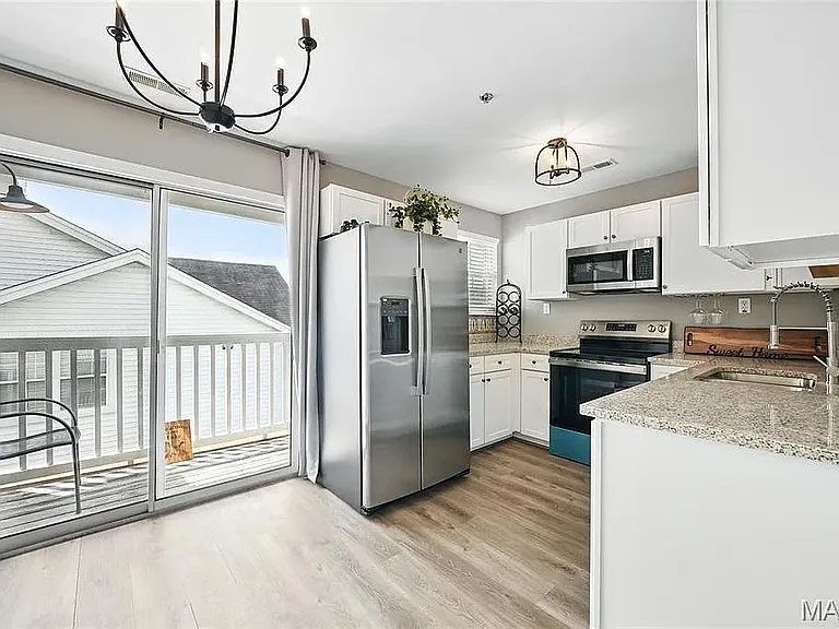 151 Imperial Crown Way #J — Photo 3