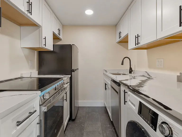 41 Concord Ave #3B — Photo 3