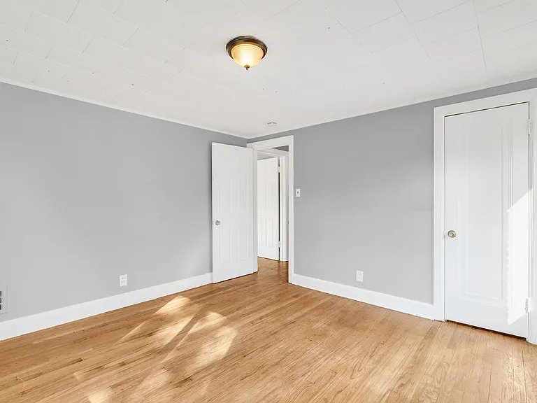 10470 Roxbury St — Photo 23