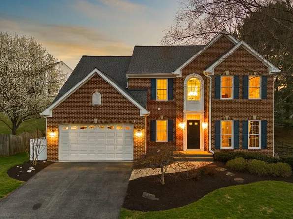 825 Caren Dr, Eldersburg, MD 21784