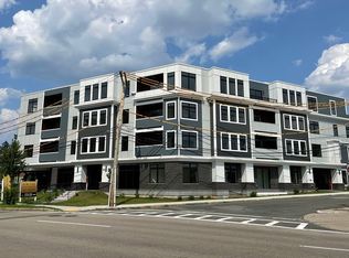 395 Alewife Brook Pkwy #PENTHOUSE D, Somerville, MA 02144