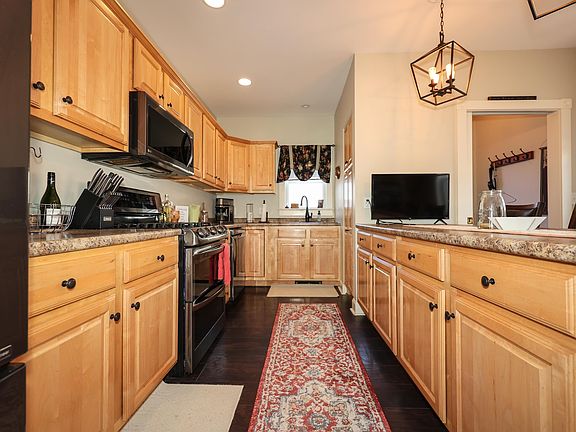 2nd image of 6 Chandler Street Unit B