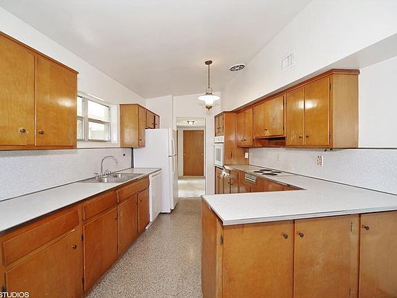 2nd image of 1108 Grove Manor Dr
