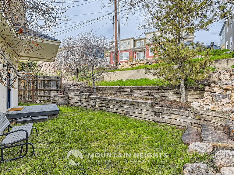 677 N Capitol St — Photo 28