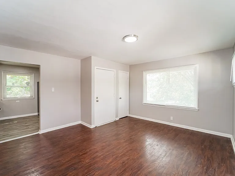 1323339_018_living_room_13132931.jpg