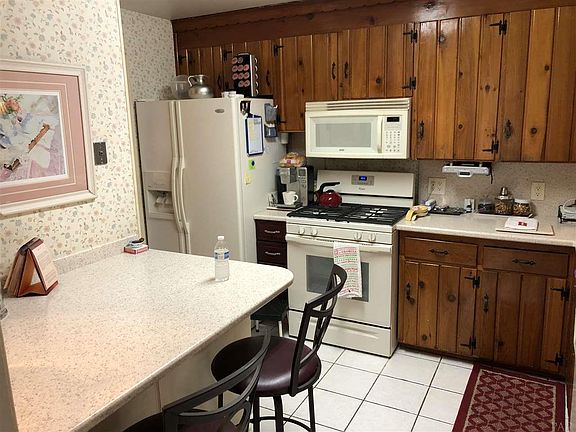 5th image of 161 Euclid St