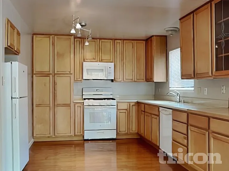2001 Kim Way — Photo 6